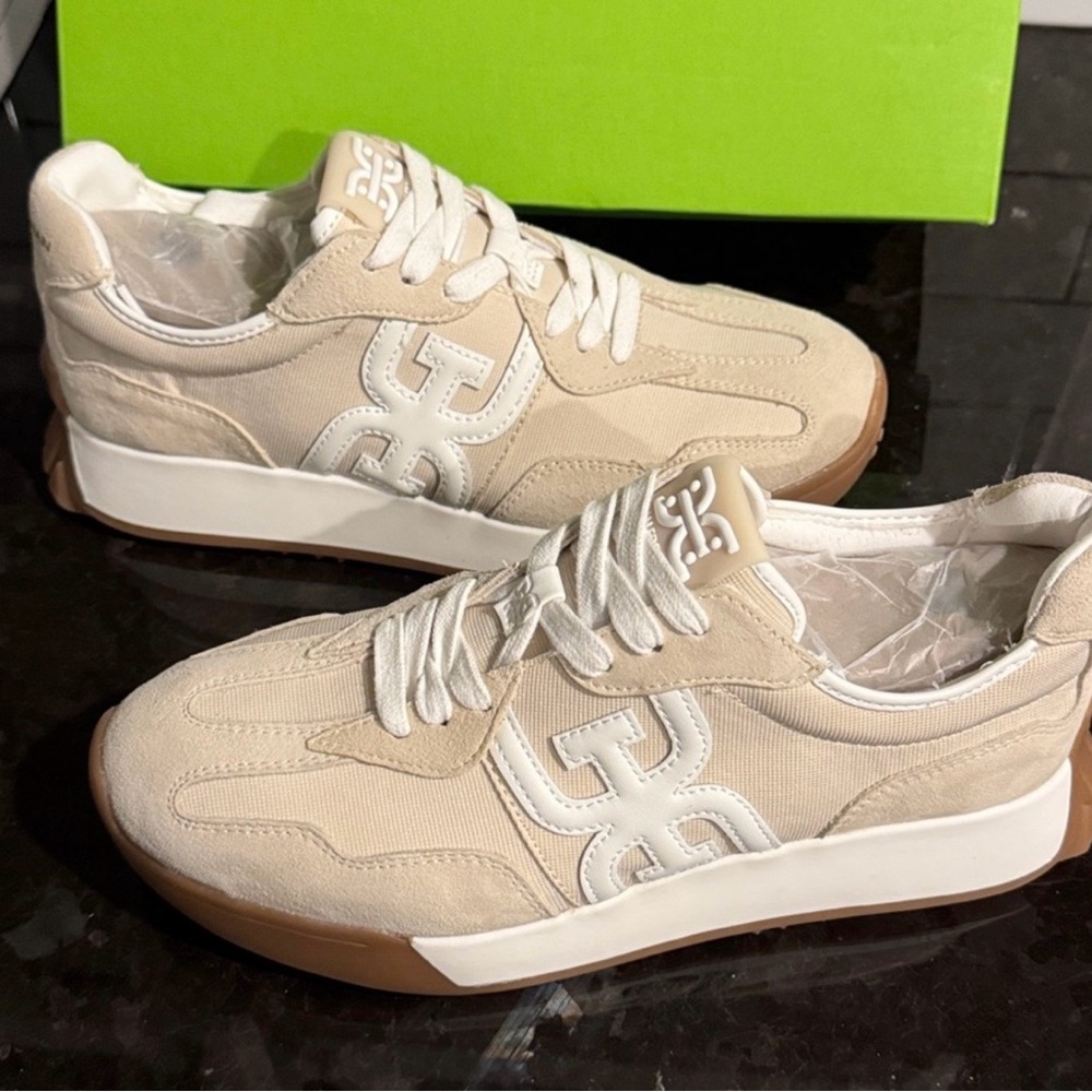 Sam Edelman Beige and White Logo Runner with Gum Sole - Picture 6 of 7